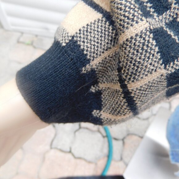 Love Tree Cropped Black & Beige Warm-Toned Top – Size Medium - Picture 7 of 7